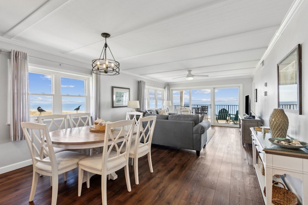 Condo, 2 Bedrooms