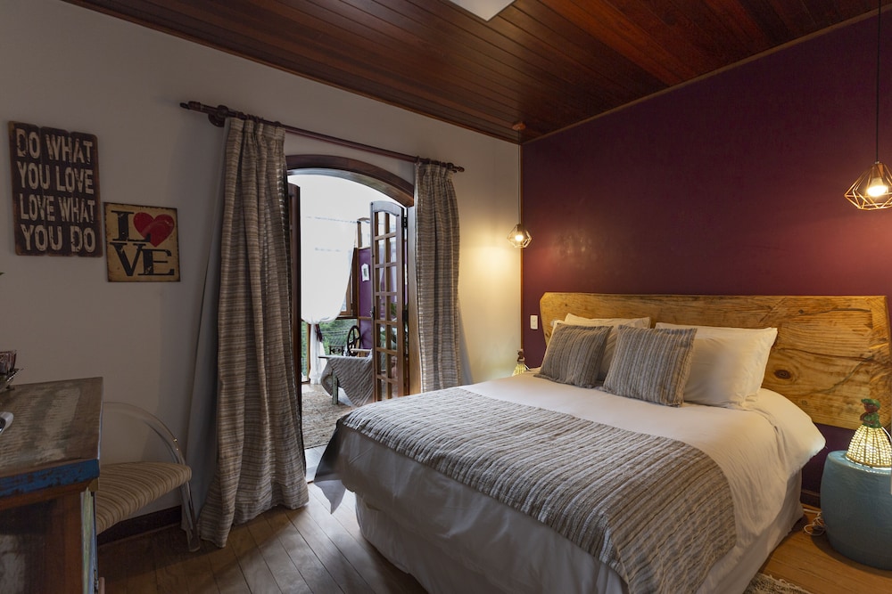 Deluxe Double Room, 1 Queen Bed, Lanai, Mountain View