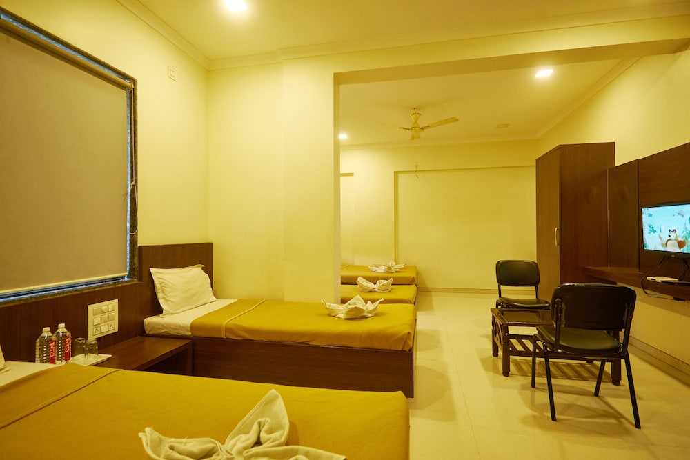 Deluxe Family Non A/C Room - Photo 4