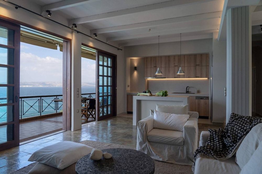 Apartment, 3 Bedrooms, Balcony, Mountain View photo 1