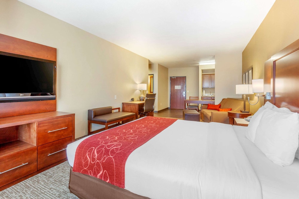 Suite, Multiple Beds, Non Smoking (Upgrade) - Photo 4