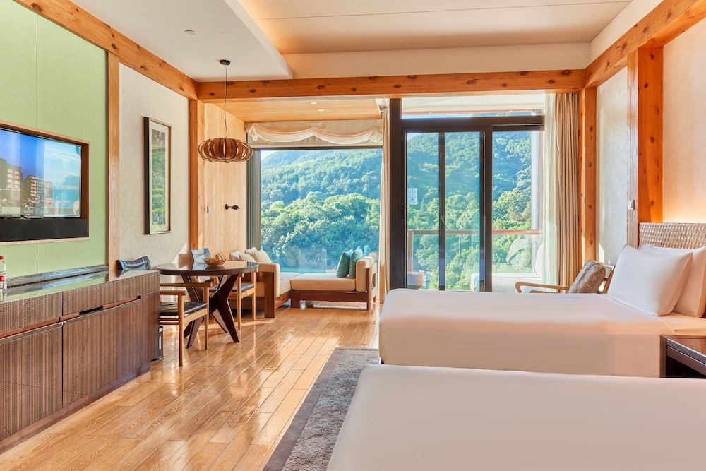 Premium Room, 2 Twin Beds, Lake View (Lighthouse) - Photo 1
