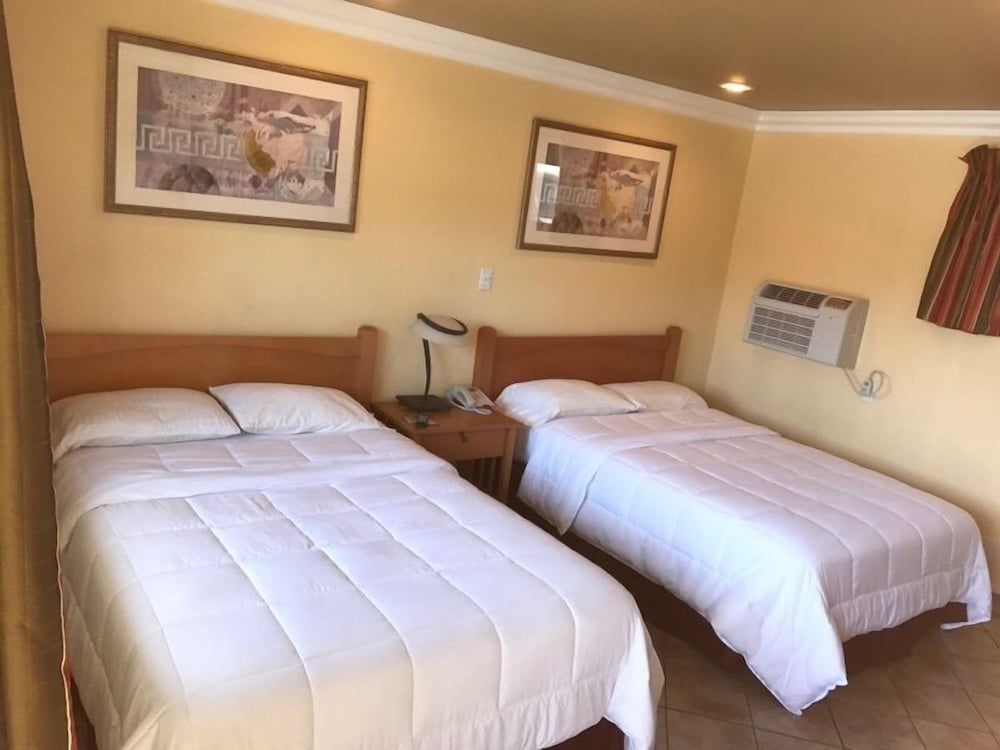 Comfort Double Room, 2 Double Beds with Microwave and Refrigerator photo 3
