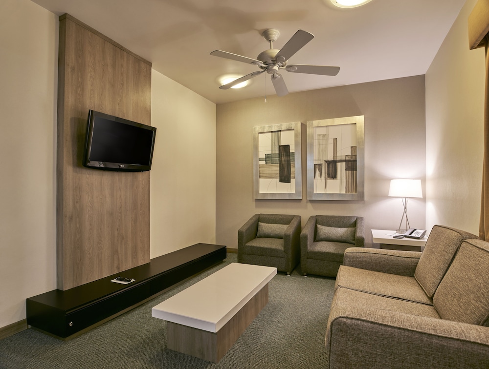 Suite, Multiple Beds - Photo 3