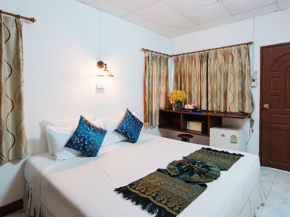 Double Room with Balcony - Photo 10