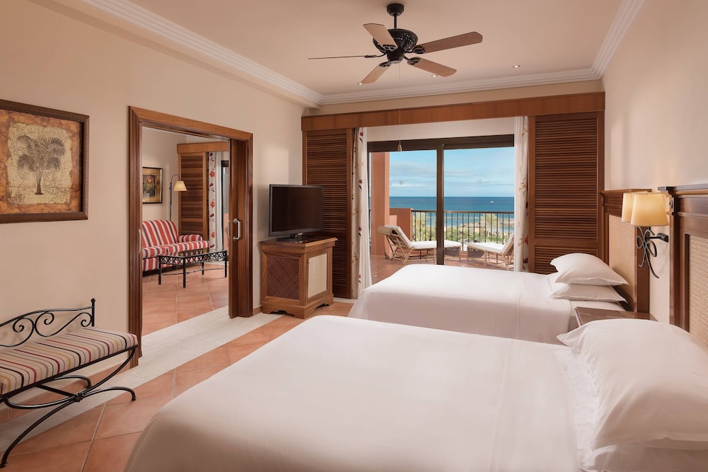 Executive Studio Suite, 2 Queen Beds (Ocean View)