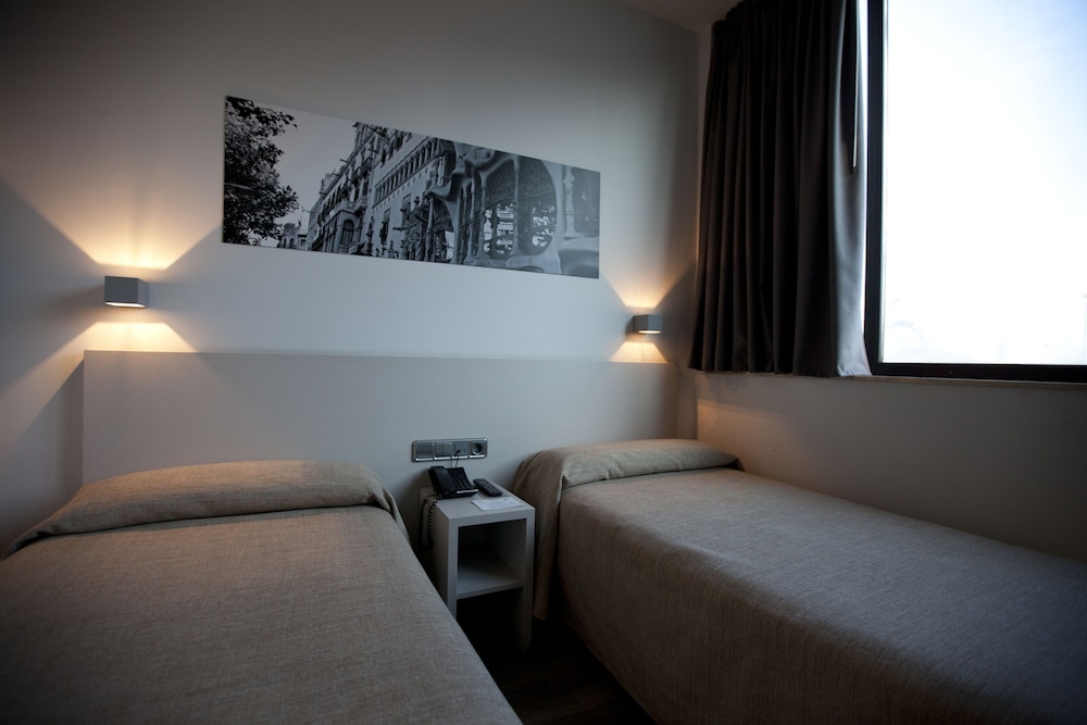 Standard Quadruple Room - Photo 4