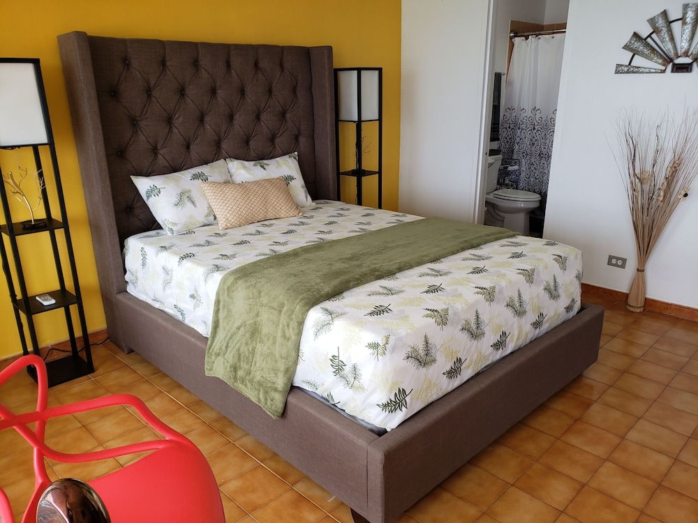 Basic Studio, 1 Queen Bed with Sofa bed, Non Smoking photo 1