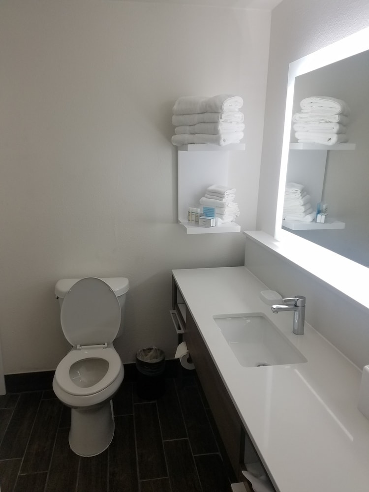 Suite, 2 Double Beds, Non Smoking - Photo 8