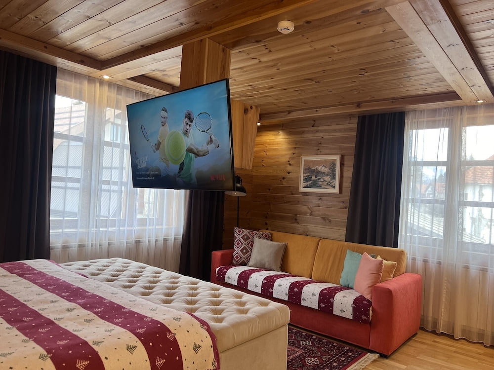Deluxe Studio Suite, Non Smoking, Refrigerator & Microwave photo 1