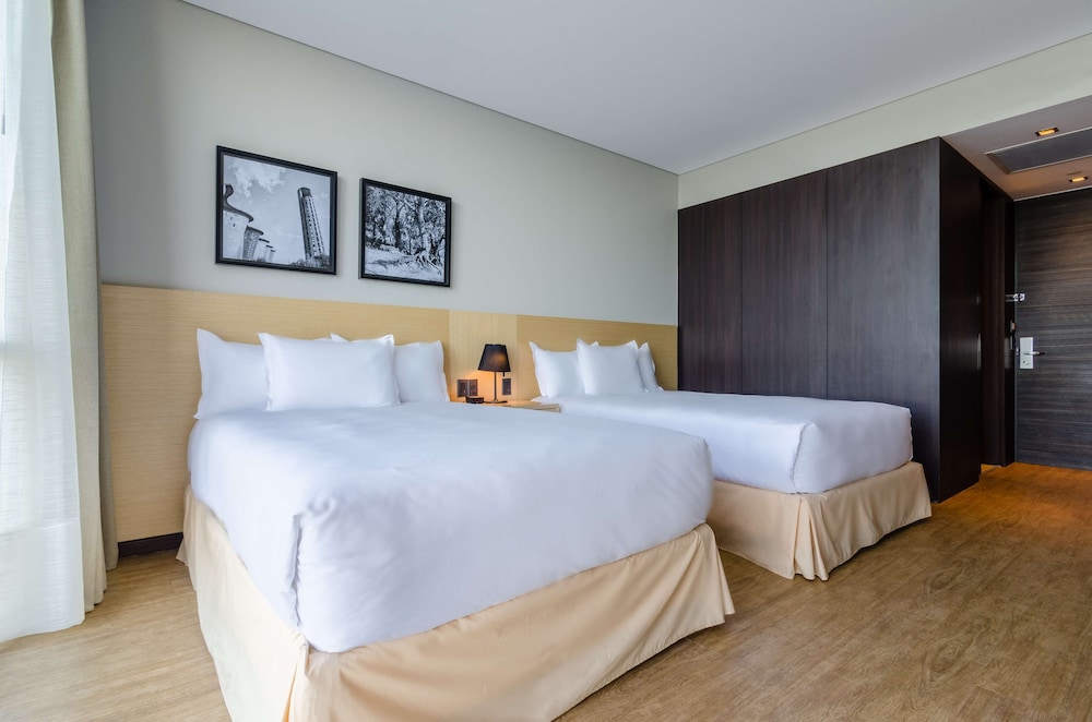 Room, 2 Queen Beds photo 1