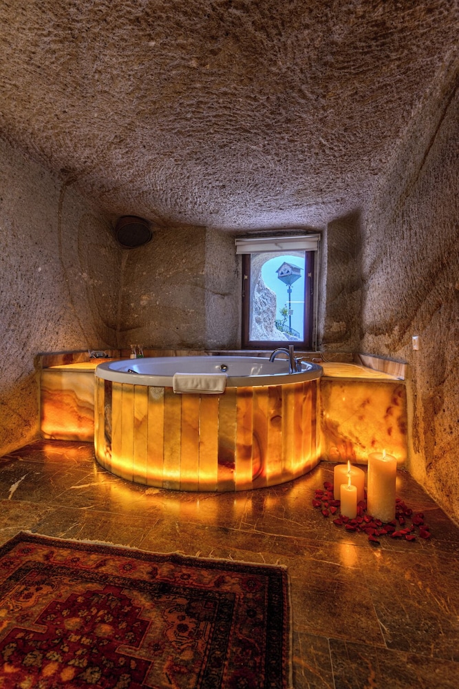 Superior Suite - Photo 24