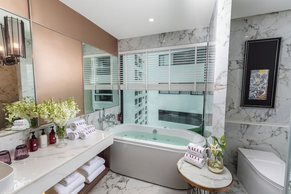 Jacuzzi Suite photo 3