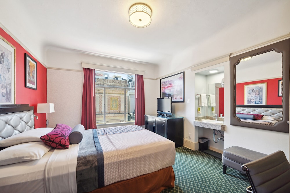 Deluxe Room - Photo 8