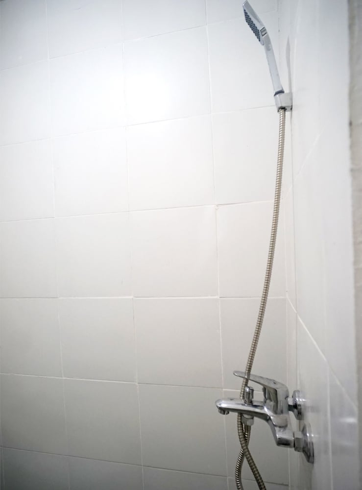 Standard Twin Room - Photo 8