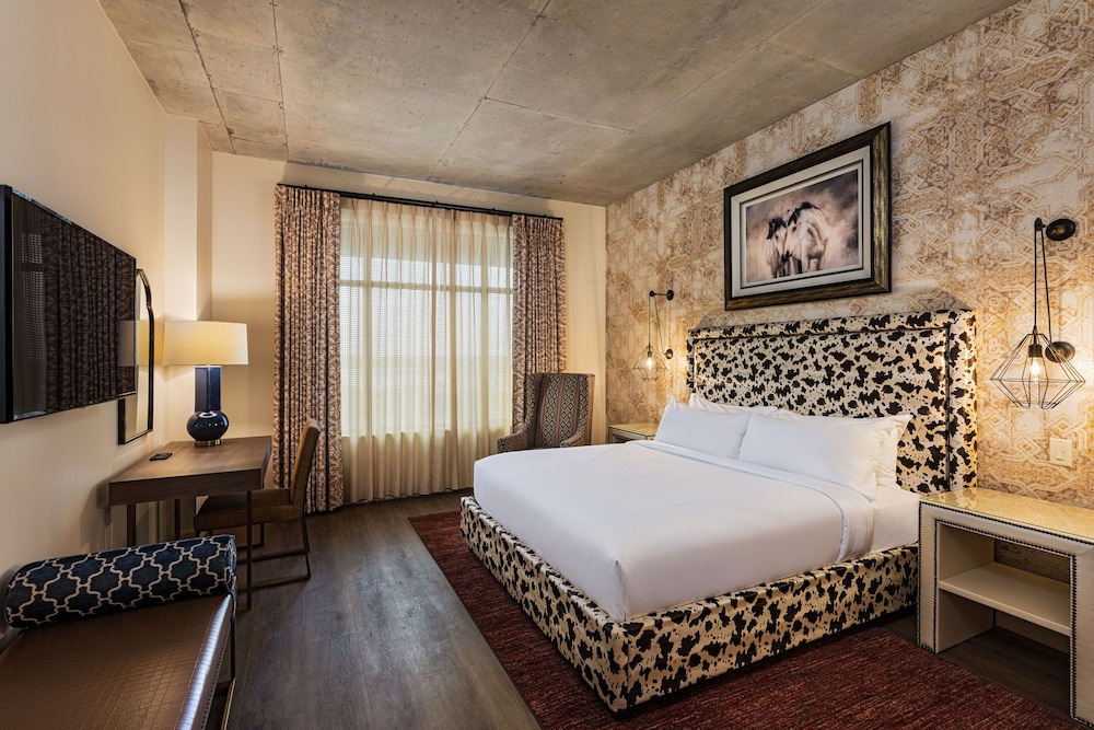 Room, 1 King Bed, Pool View