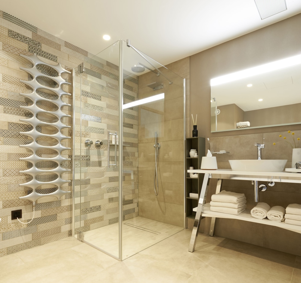 Suite, 1 Bedroom, Balcony (Urban) - Photo 7