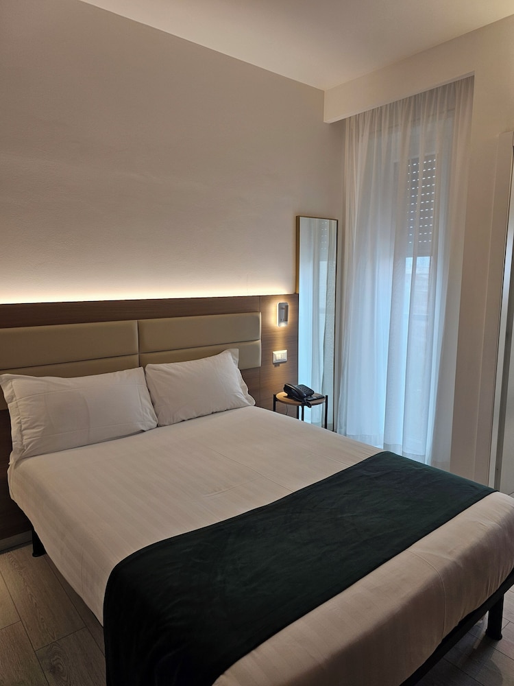 Economy Double Room Single Use photo 2