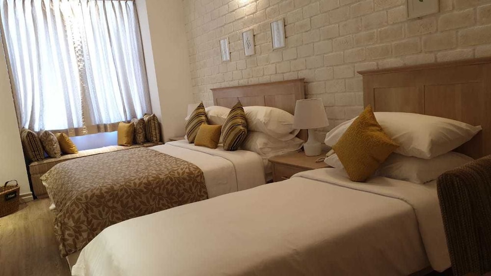Deluxe Suite, Triple Bed