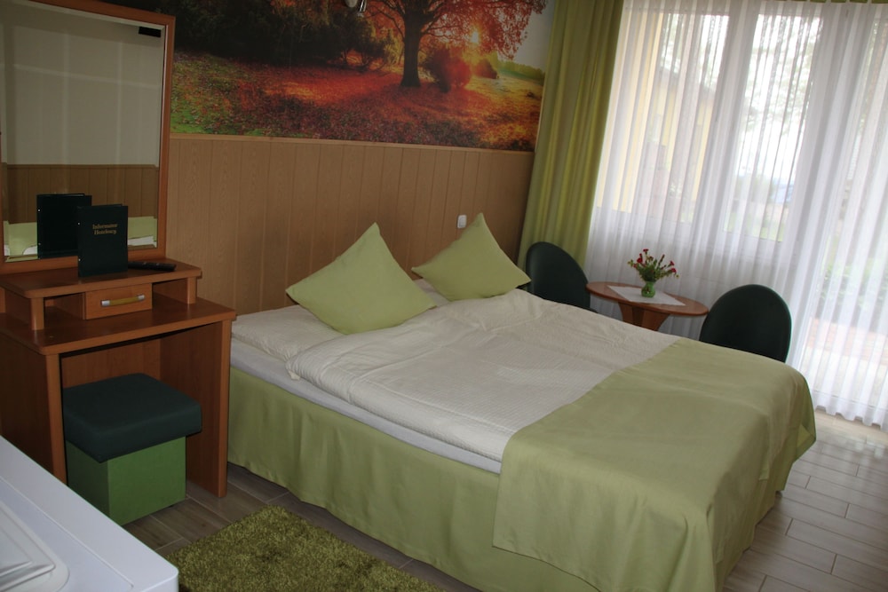 Classic Double Room, Terrace, Garden View