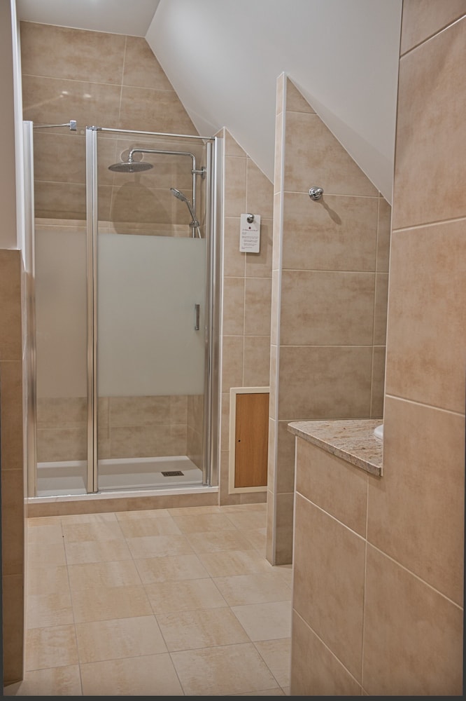 Charming Triple Attic Premium Room - Photo 2