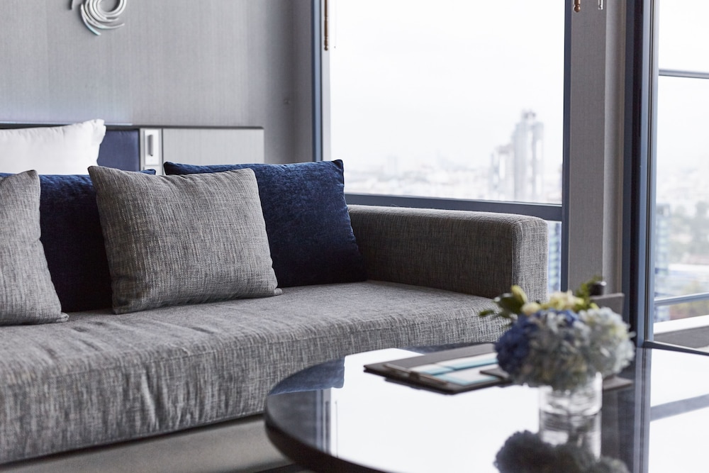 Panoramic Suite with Sea View photo 2