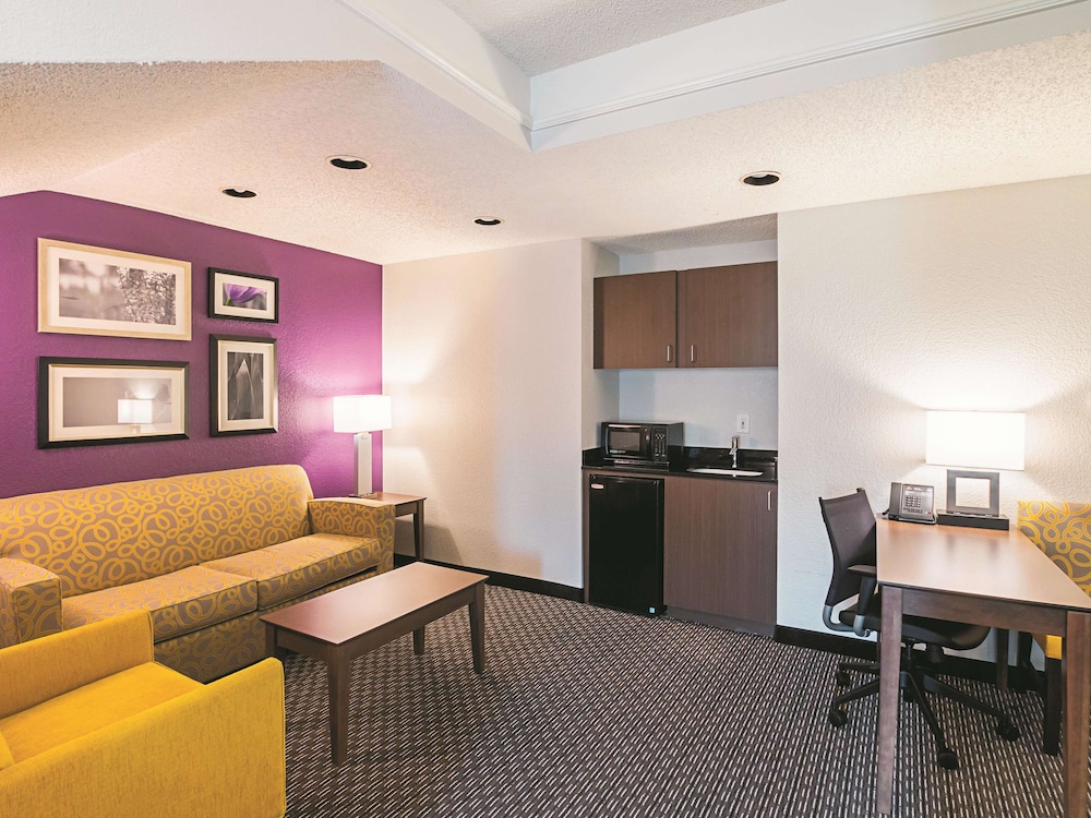 Junior Suite, 1 King Bed, Non Smoking - Photo 2