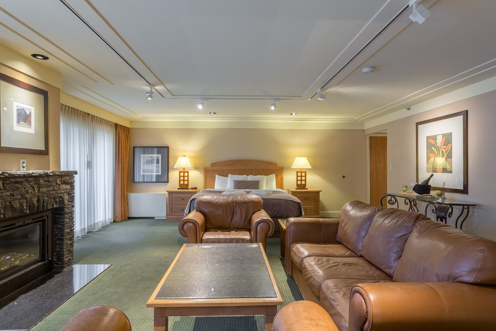 Parlor, King Bed, Preferred View - Photo 6
