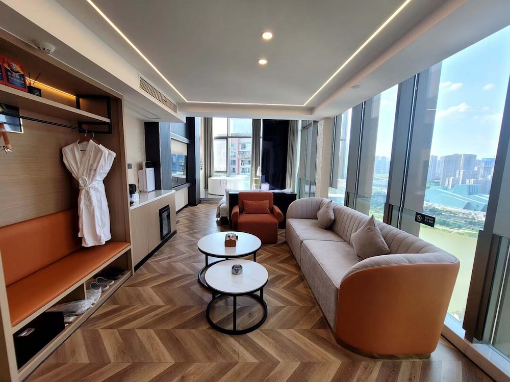 Signature Studio Suite, River View