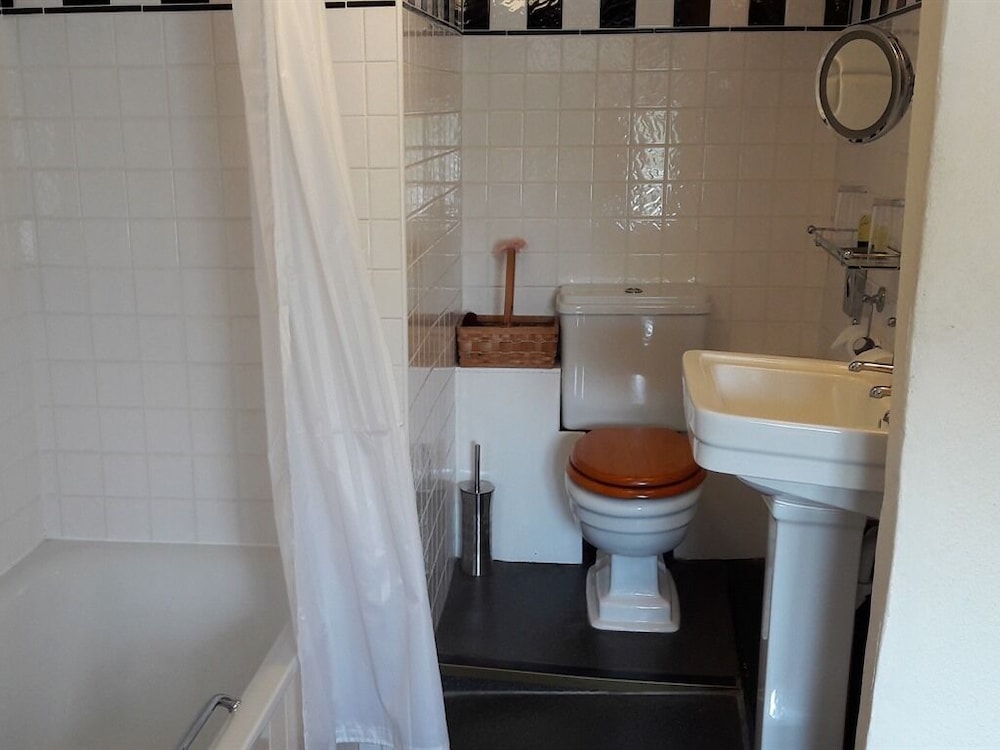 Classic Suite, Ensuite (Room 21) photo 3