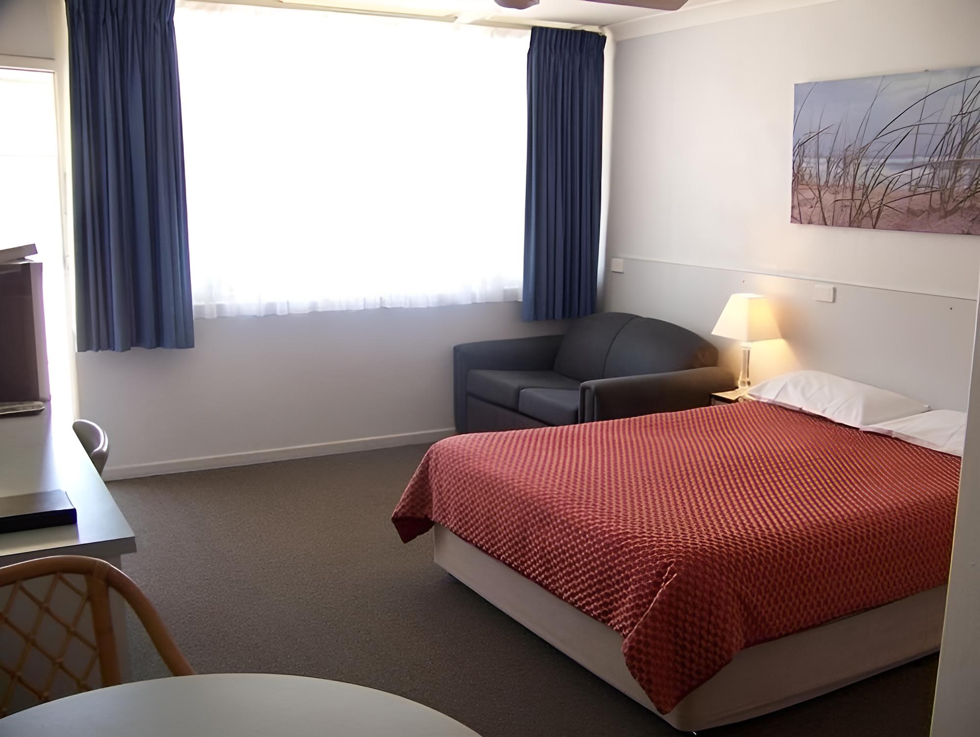 Standard Room, Non Smoking, Kitchenette (Standard Double) photo 3