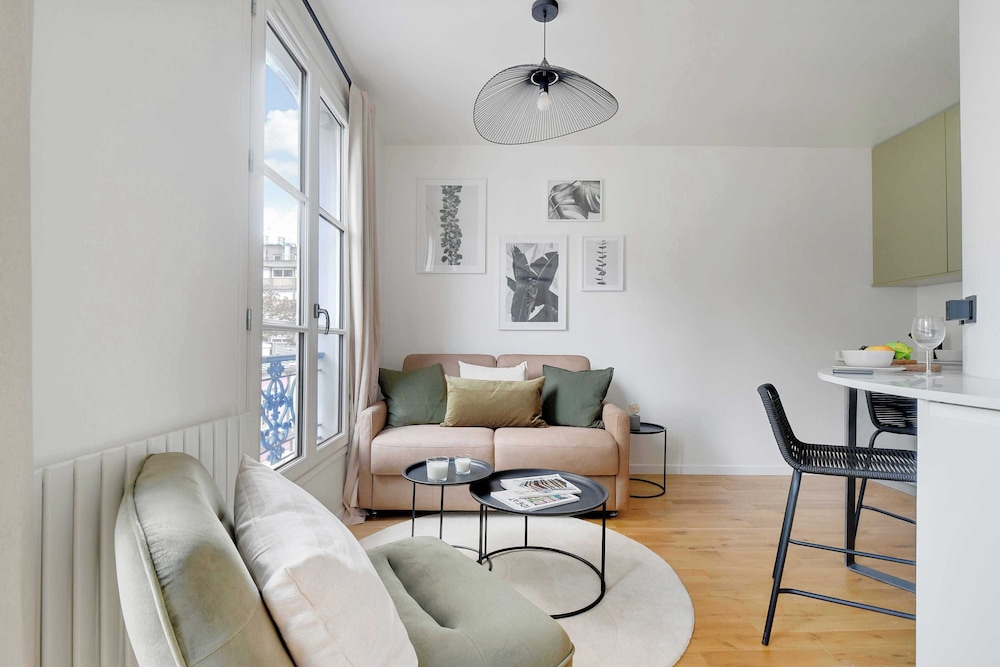 Apartment 3 (GW-33-CREMIEUX-3) photo 1