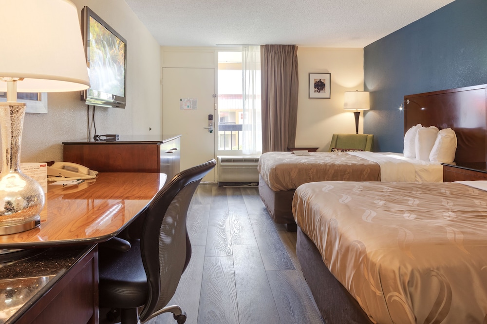 Room, 2 Double Beds, Smoking - Photo 1