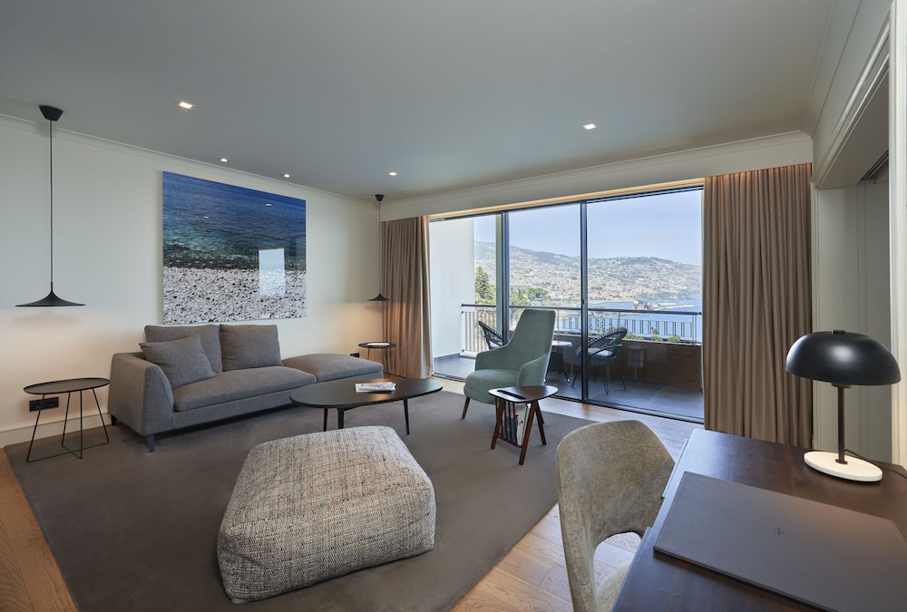 Suite, Sea View