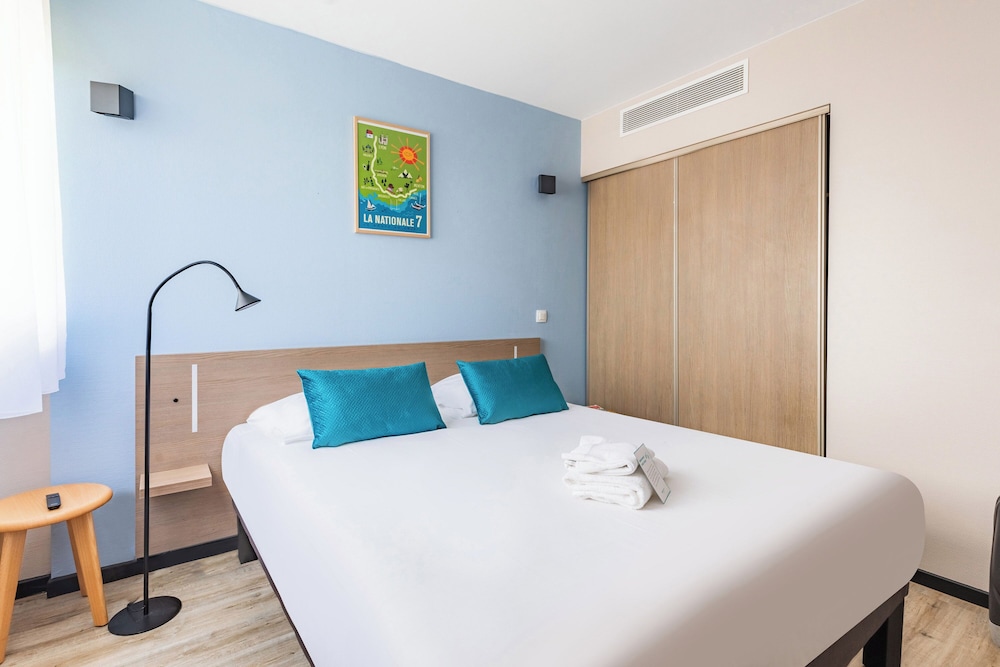 Superior Studio, 1 Queen Bed - Photo 2