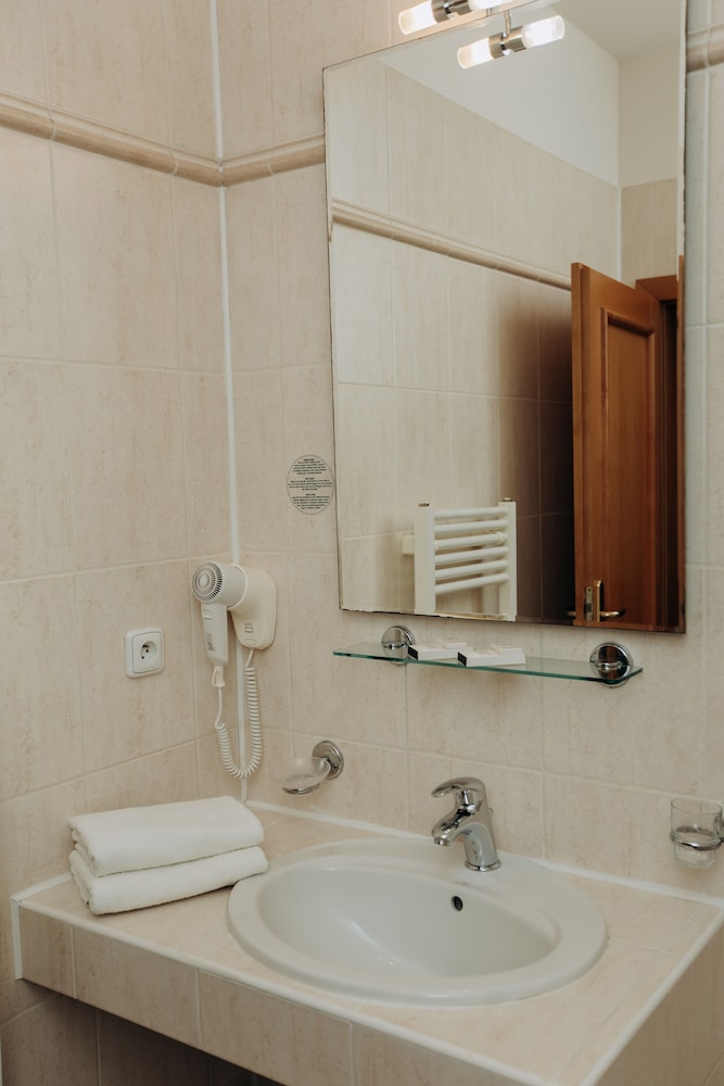 Standard Triple Room - Photo 4