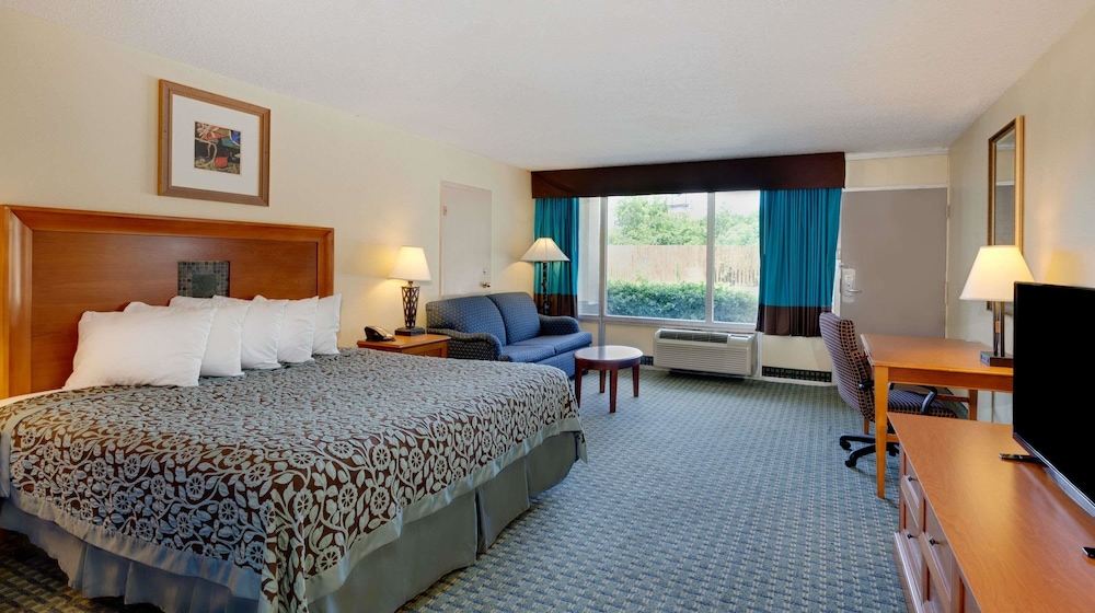 Studio Suite, 1 King Bed, Non Smoking - Photo 6