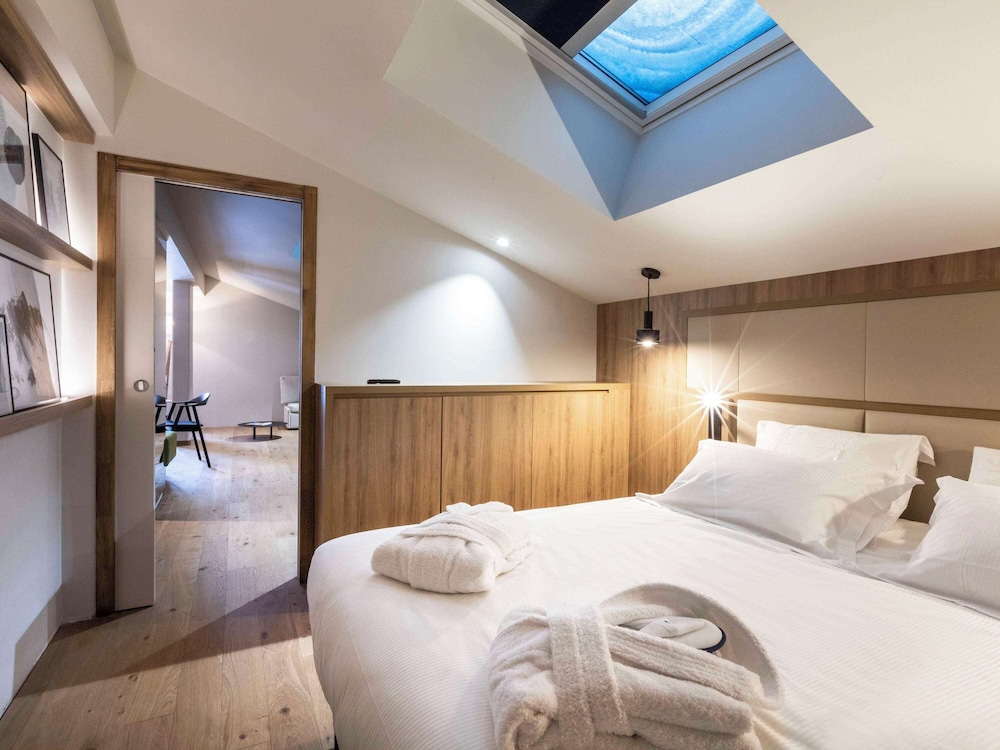 Executive Suite, 1 Double Bed with Sofa bed, Balcony - Photo 1