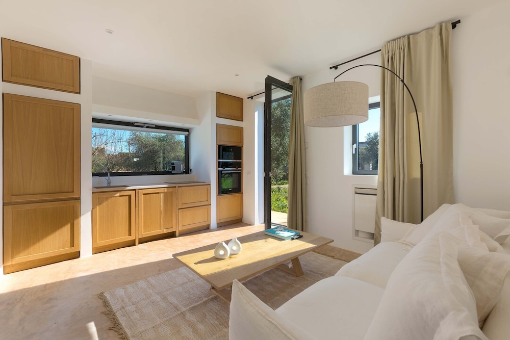 Villa photo 1