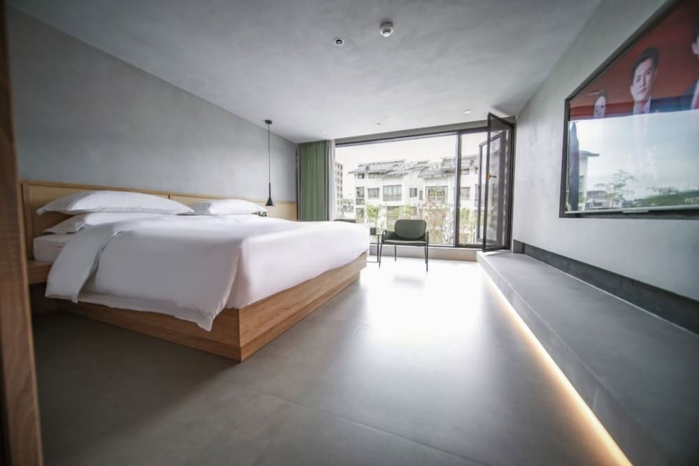 Family Suite, 2 Bedrooms, Refrigerator, Courtyard View