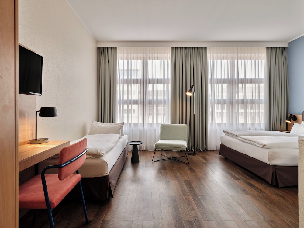 Premium Room, 1 Queen Bed (Up to 3 Adults)