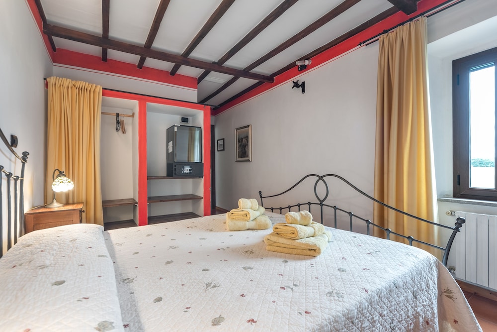 Triple Room, 1 Bedroom, Refrigerator, Mountain View photo 2