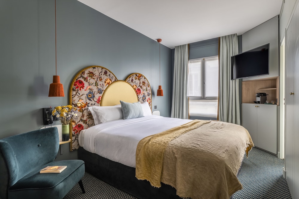 Deluxe Room thumbnail 5
