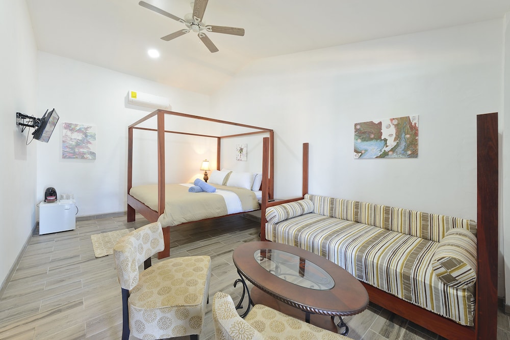 Deluxe Room, 1 King Bed with Sofa bed, Non Smoking, Ocean View photo 3