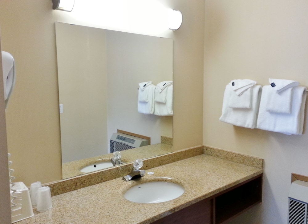 Suite with Spa tub - Photo 2