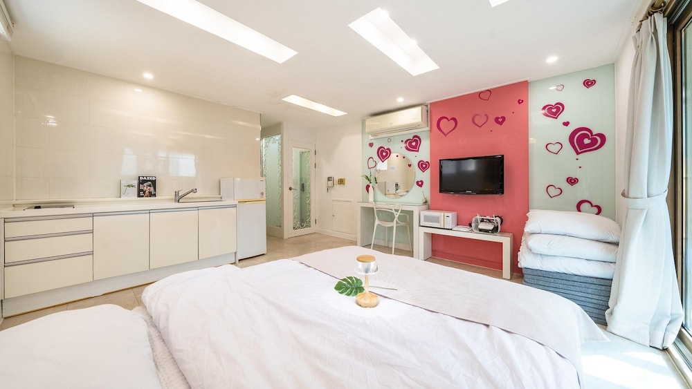Basic Room, 1 Bedroom (B-102)