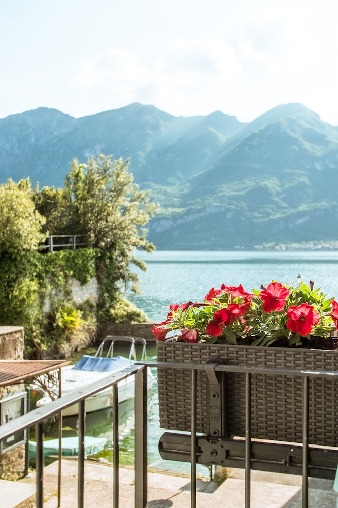 Romantic Apartment, 1 King Bed, Non Smoking, Lake View