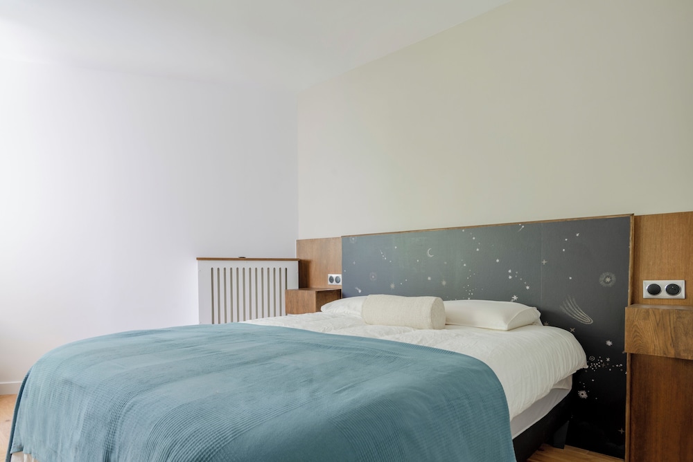 Deluxe Apartment, 3 Bedrooms, City View photo 3