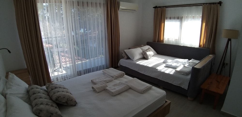 Family Room, Balcony photo 2