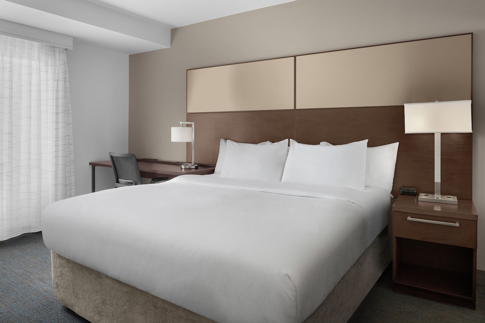 Suite, 1 Bedroom (Mobility/Hearing Access, Roll-in Shwr) photo 1